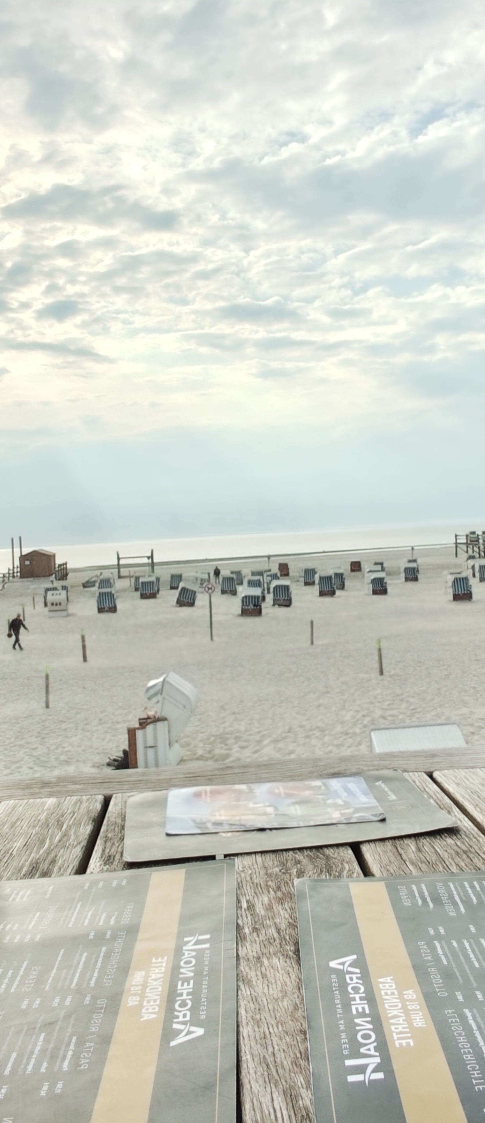 Ausblick aus Arche Noah zum Strand